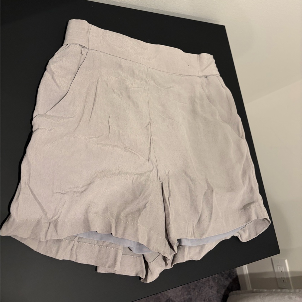 Wilfred Soft Gray Shorts